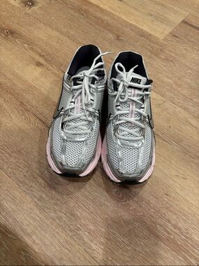 Nike Women's Silver & Pink Athletic Running Shoes